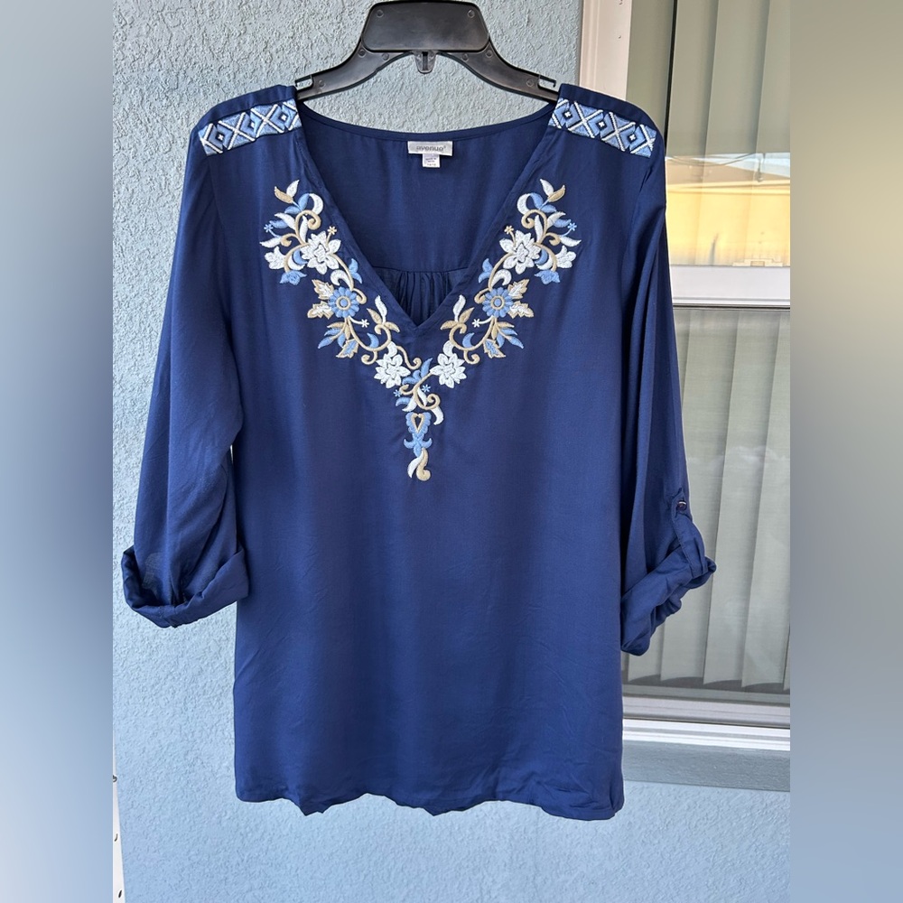Avenue Women’s Embroidered Floral V-neck Roll Tab Sleeves Size 14/16